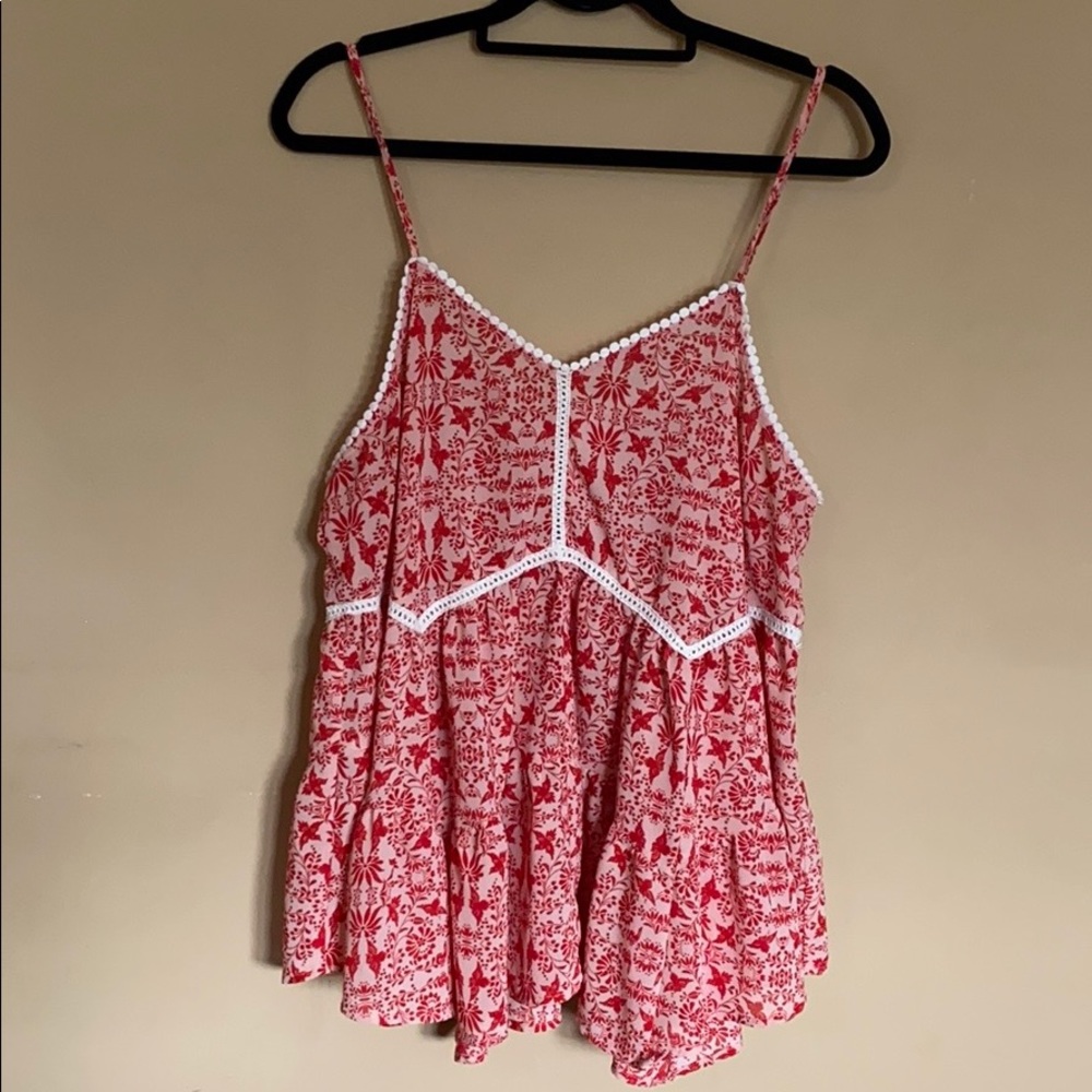 Red paisley printed flowly top🌹